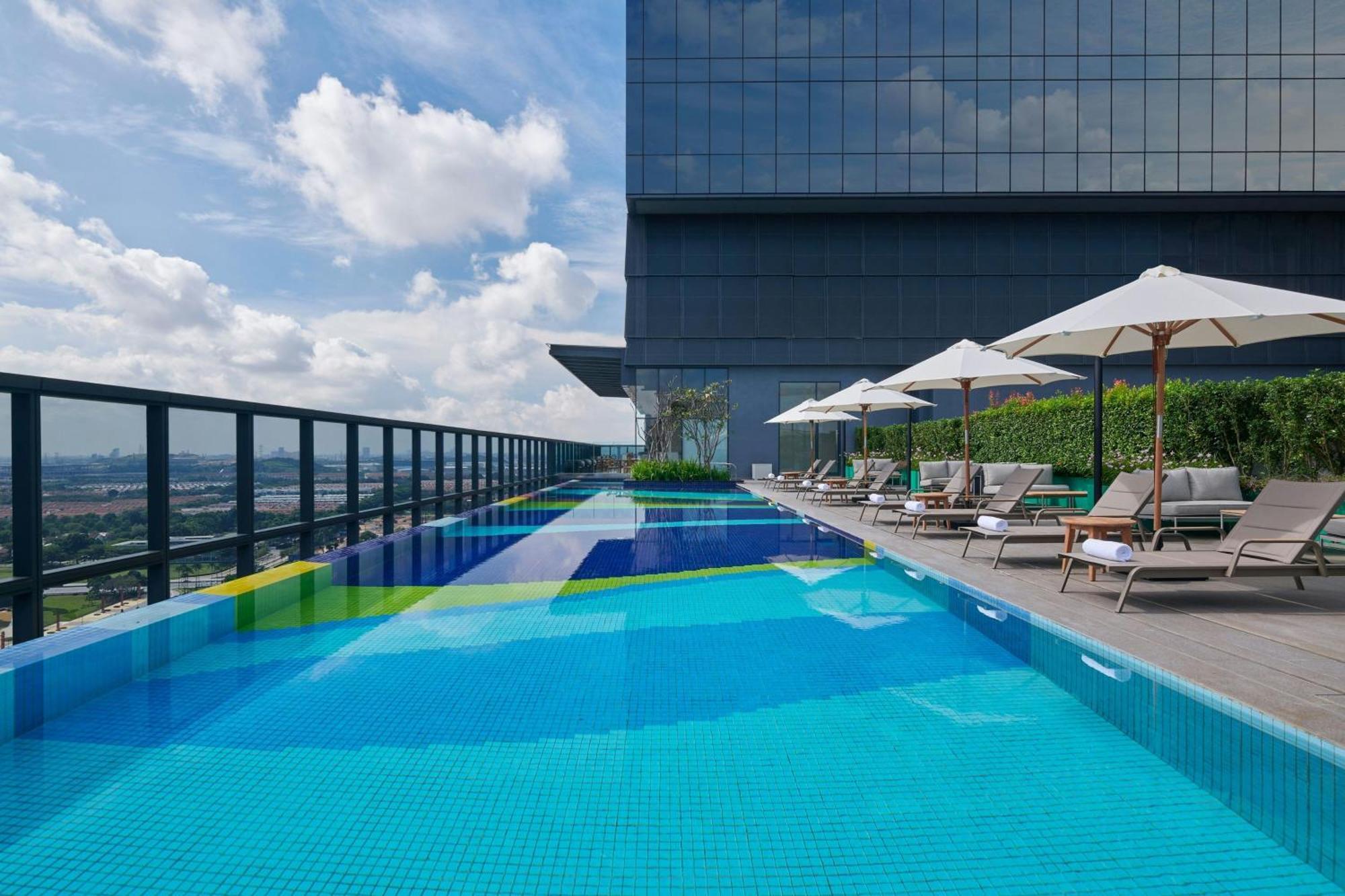 Courtyard By Marriott Setia Alam Hotel Buitenkant foto