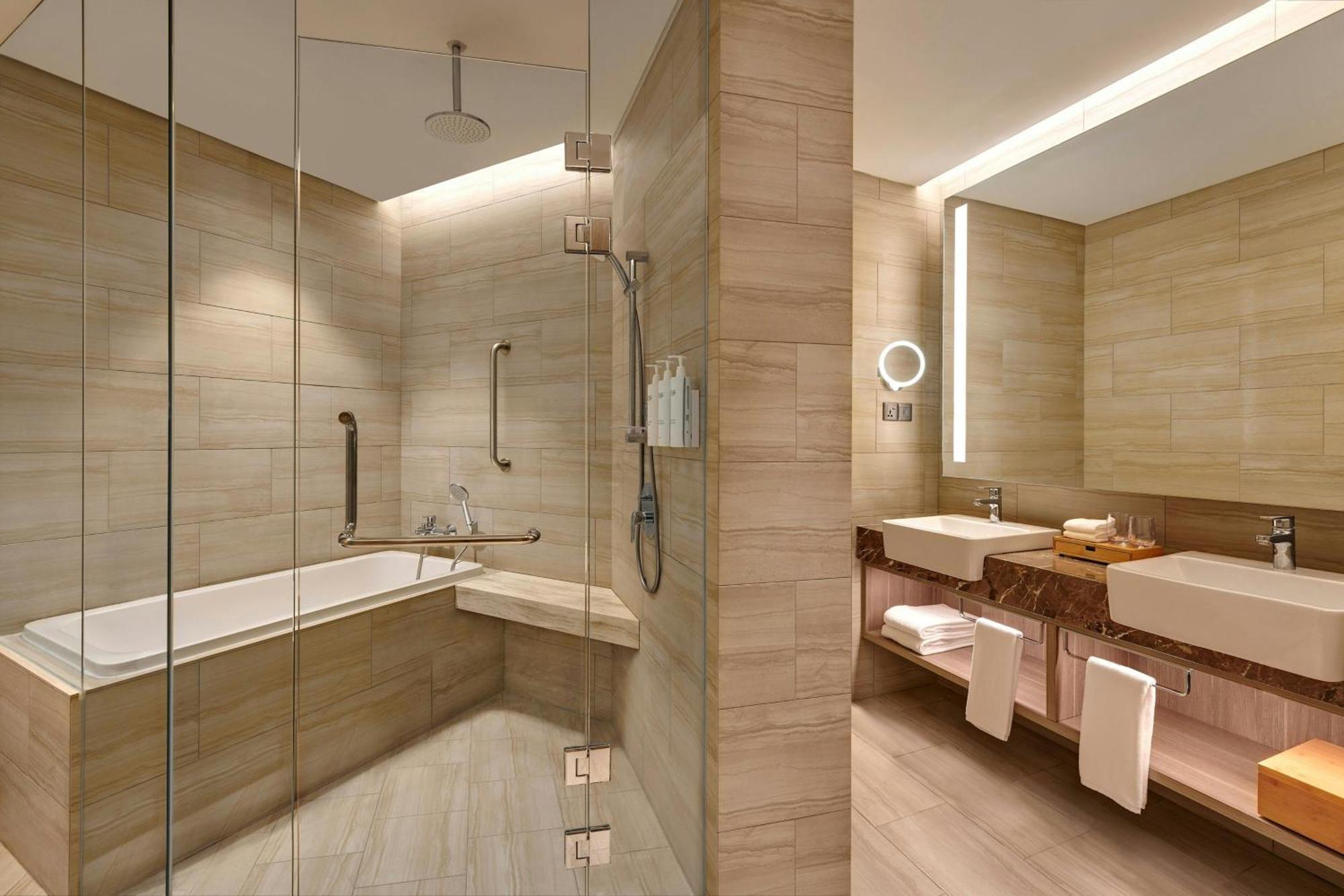 Courtyard By Marriott Setia Alam Hotel Buitenkant foto